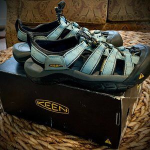 Womens size 6.5 Keen sandals